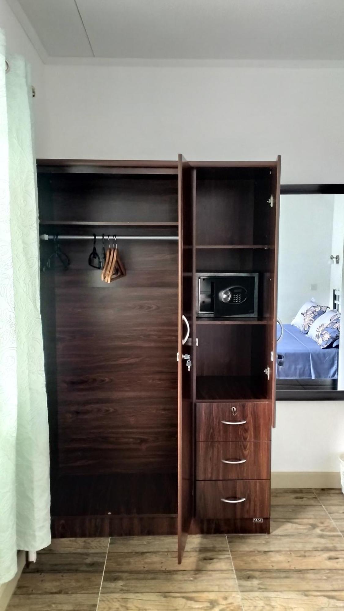 Dovass Self Catering Apartments Такамака Номер фото